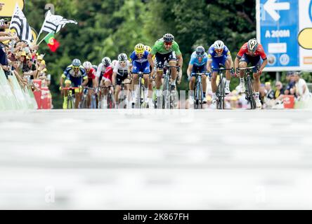 Peter Sagan vom Team Bora Hansgrohe gewinnt die Etappe im Sprint. Peter Sagan (Szk) Bora-Hansgrohe. 2. Place Sonny Colbrelli (Ita) Bahrain-Merida 3. Philippe Gilbert (Bel) Quick-Step Floors und 4. Alejandro Valverde (Spa) Movistar Team Stockfoto