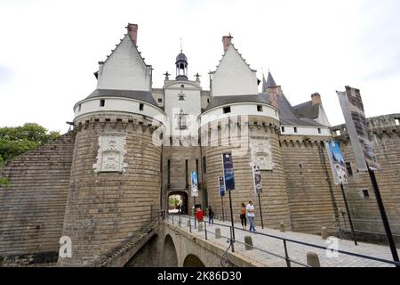 NANTES, FRANKREICH - 5. JUNI 2022: Das Chateau des ducs de Bretagne ist ein Schloss in Nantes, Frankreich Stockfoto