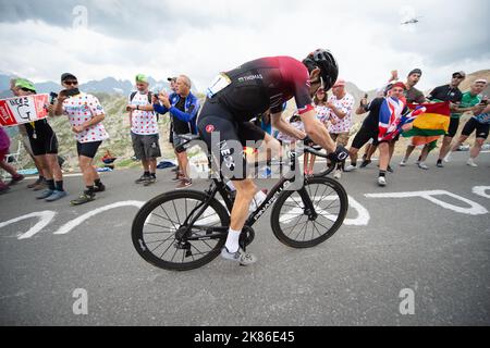 Der Großbritanniens Geraint Thomas besteigt den Col du Galibier, nachdem er in den letzten Kilometern der Tour de France 2019 Etappe 18 - Embrun nach Valloire - attackiert hat Stockfoto