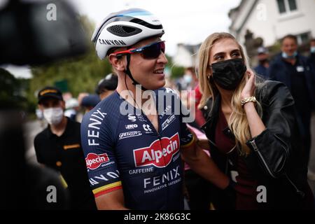 Tim Merlier für das Team Alpecin Fenix feiert mit seiner Frau am Montag, dem 28. Juni 2021, die Etappe 3 der Tour de France im Sprint. Der Bildnachweis sollte lauten: Pool/STEPHANE MAHE/GodingImages Stockfoto