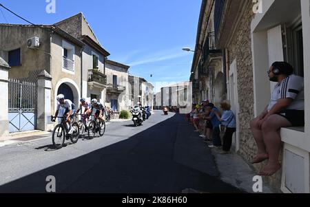 GOLDSTEIN Omer (ISR) von DER ISRAELISCHEN START-UP-NATION, BENNETT Sean (USA) vom TEAM QHUBEKA NEXTHASH, LATOUR Pierre (FRA) of TOTAL ENERGIES während der Etappe 13 der Tour de France, Freitag, 8.. Juli 2021. Bildnachweis sollte lauten: Pete Goding/GodingImages Stockfoto