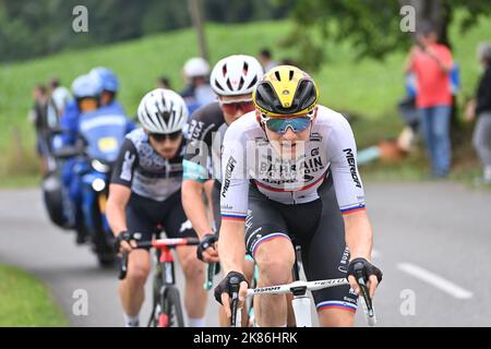 BENNETT Sean (USA) vom TEAM QHUBEKA NEXTHASH, JENSEN Christopher Juul (DEN) vom TEAM BIKEEXCHANGE, MOHORIC Matej (SLO) aus BAHRAIN SIEGREICH in der frühen Ausreissergruppe der Etappe 18 der Tour de France, Donnerstag, 15. Juli 2021. Der Bildnachweis sollte lauten:Pete Goding/GodingImages Stockfoto
