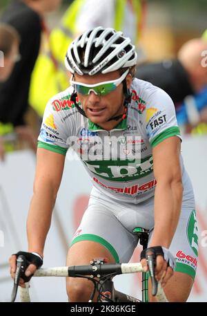 Das Team LPR bremst: Danilo Di Luca von Ballan überquert die Ziellinie auf dem dritten Platz während der fünften Etappe der Tour of Britain Stockfoto