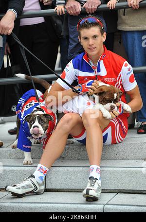 Ben Swift vom britischen Team vor dem Start der sechsten Etappe der Tour of Britain. Stockfoto