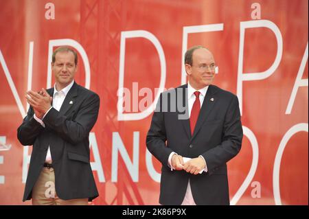Prinz Albert II. Von Monaco und Tour de France-Direktor Christian Prudhomme während der Pressekonferenz Stockfoto