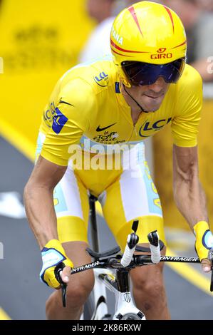 Alberto Contador Gesamtleiter und Etappensieger in Annecy zu Beginn des Zeitfahrens Stockfoto