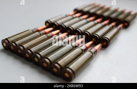 Union Cartridges im Kaliber 5,45, ausgelegt auf acht Reihen Studio Isolated Angle View Stockfoto