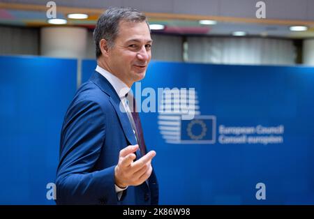 Brüssel, Belgien. 21. Oktober 2022. Premierminister Alexander De Croo im Bild während eines Gipfels des Europäischen Rates in Brüssel am Freitag, den 21. Oktober 2022. Die Staats- und Regierungschefs der EU werden sich treffen, um über die Ukraine, Energie, wirtschaftliche Fragen und Außenbeziehungen zu diskutieren. BELGA FOTO BENOIT DOPPAGNE Kredit: Belga Nachrichtenagentur/Alamy Live News Stockfoto