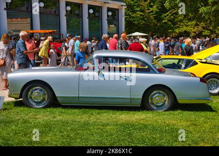 BADEN BADEN, DEUTSCHLAND - JULI 2022: Silver Facel Vega Excellence 1956, Oldtimer-Treffen im Kurpark. Stockfoto