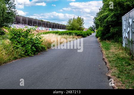 Radweg entlang der Route des ehemaligen Berliner Baumschulenwegs,Treptow-Köpenick,Berlin Stockfoto