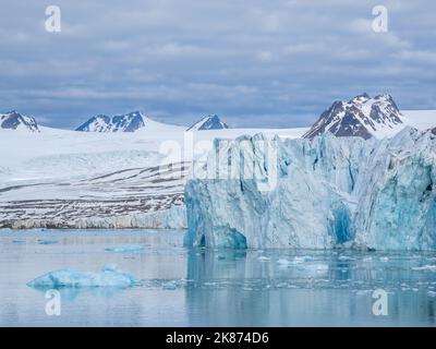 Blick auf den Lilliehookbreen (Lilliehook Glacier) auf der Nordwestseite von Spitzbergen, Spitzbergen, Norwegen, Europa Stockfoto