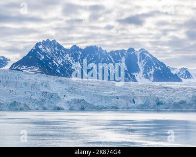 Blick auf den Lilliehookbreen (Lilliehook Glacier) auf der Nordwestseite von Spitzbergen, Spitzbergen, Norwegen, Europa Stockfoto