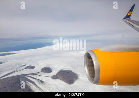 Eine Luftaufnahme der grönländischen Eiskappe von einem kommerziellen Flug nach Kangerlussuaq, Westgrönland, Dänemark, Polarregionen Stockfoto