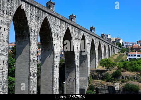 Das historische Aquädukt der Freien Gewässer (Aguas Livres Aquädukt) aus dem 18.. Jahrhundert, Lissabon, Portugal, Europa Stockfoto