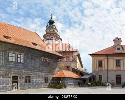 Krumlov Burgturm, Blick vom Hof. Cesky Krumlov, Tschechische Republik Stockfoto