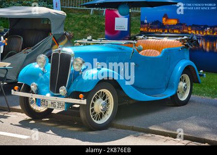 BADEN BADEN, DEUTSCHLAND - JULI 2022: Blue Morris Eight 8 1935 Cabrio Roadster, Oldtimer-Treffen im Kurpark. Stockfoto