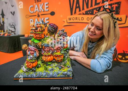 London UK 21 Oct 2022 Halloween war das Thema der diesjährigen Fantasy Cakes Sektion st the Cake and Bake Show, die vom 21 -23. Oktober 2022 in London Excel stattfand. Paul Quezada-Neiman/Alamy Live News Stockfoto