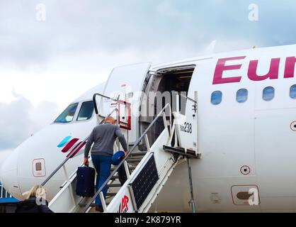 Eurowings Flugzeug am Flughafen Düsseldorf Stockfoto