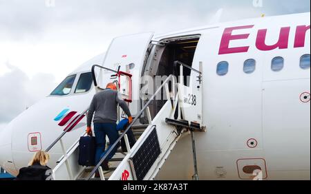 Eurowings Flugzeug am Flughafen Düsseldorf Stockfoto