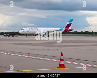 Eurowings Flugzeug am Flughafen Düsseldorf Stockfoto