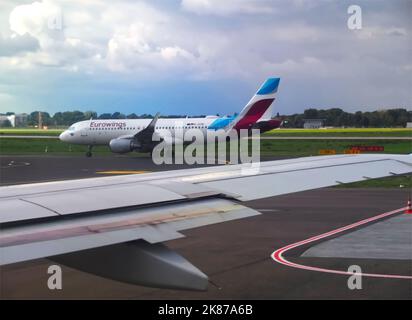 Eurowings Flugzeug am Flughafen Düsseldorf Stockfoto