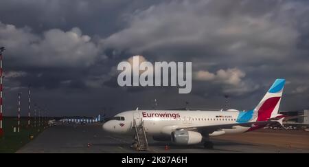 Eurowings Flugzeug am Flughafen Düsseldorf Stockfoto