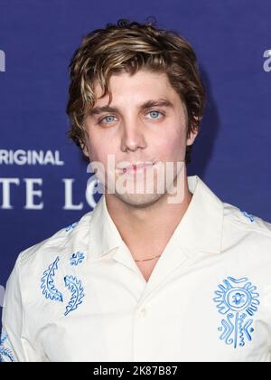 Hollywood, USA. 20. Oktober 2022. HOLLYWOOD, LOS ANGELES, KALIFORNIEN, USA - 20. OKTOBER: Lukas Gage kommt bei der Los Angeles Premiere von HBO's Original Series 'The White Lotus' Season 2 an, die am 20. Oktober 2022 in den Goya Studios in Hollywood, Los Angeles, Kalifornien, USA, stattfand. (Foto von David Acosta/Image Press Agency) Quelle: Image Press Agency/Alamy Live News Stockfoto