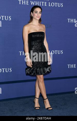 LOS ANGELES - OCT 20: Simona Tabasco bei der Premiere von White Lotus