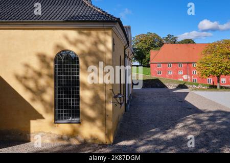 Kopenhagen, Dänemark - September 2022: Kaserne in der Zitadelle Kastellet, die wunderschöne gelbe und rote Gebäude an der Stelle hat Stockfoto