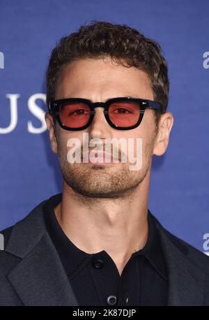 Los Angeles, USA. 20. Oktober 2022. Theo James bei der Premiere der Saison 2 in den Goya Studios in Hollywood, CA, am 20. Oktober 2022. © Janet Gough / AFF-USA.COM Quelle: AFF/Alamy Live News Stockfoto