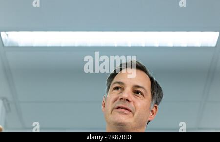 Brüssel, Belgien. 21. Oktober 2022. Premierminister Alexander De Croo im Bild während eines Gipfels des Europäischen Rates in Brüssel am Freitag, den 21. Oktober 2022. Die Staats- und Regierungschefs der EU werden sich treffen, um über die Ukraine, Energie, wirtschaftliche Fragen und Außenbeziehungen zu diskutieren. BELGA FOTO BENOIT DOPPAGNE Kredit: Belga Nachrichtenagentur/Alamy Live News Stockfoto