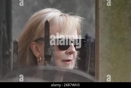 Premierministerin Liz Truss verlässt die Downing Street, London, nachdem sie gestern zurückgetreten ist. Bilddatum: Freitag, 21. Oktober 2022. Stockfoto