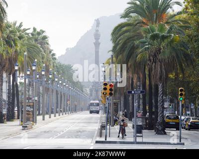 Das Kolumbus-Denkmal auf dem Passeig de Colom in Barcelona, Spanien. Stockfoto