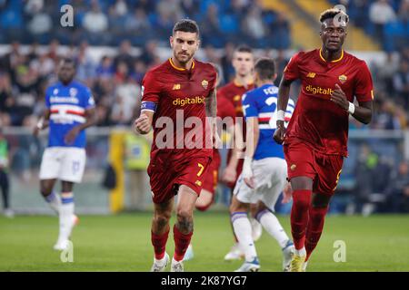 Genua, Italien. 17. Oktober 2022. Italien, Genua, 17 2022. oktober: Lorenzo Pellegrini (als Roma-Mittelfeldspieler) punktet und feiert während des Fußballspiels SAMPDORIA vs. AS ROMA, Serie A Tim 2022-2023 day10 Ferraris Stadium, das Tor von 1-0 mit 9' (Foto: Fabrizio Andrea Bertani/Pacific Press) Credit: Pacific Press Media Production Corp./Alamy Live News Stockfoto