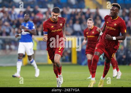 Genua, Italien. 17. Oktober 2022. Italien, Genua, 17 2022. oktober: Lorenzo Pellegrini (als Roma-Mittelfeldspieler) punktet und feiert während des Fußballspiels SAMPDORIA vs. AS ROMA, Serie A Tim 2022-2023 day10 Ferraris Stadium, das Tor von 1-0 mit 9' (Foto: Fabrizio Andrea Bertani/Pacific Press) Credit: Pacific Press Media Production Corp./Alamy Live News Stockfoto