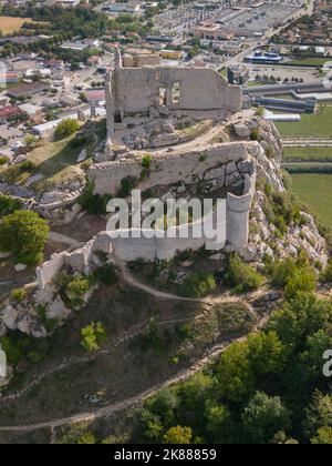 Luftaufnahme des Chateau féodal de Crussol, Ardêche, Frankreich Stockfoto