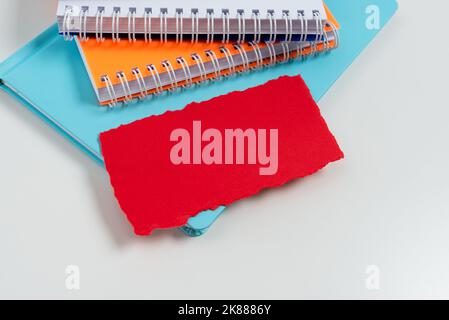 Mehrere Verschiedene Sammlungen Büropapier Schreibwaren Foto Mit Stiften Bleistifte Notizblöcke Notizbuch Lineal Hefter Scheren Clippers Papierclips Halter Zwischenablage Stockfoto
