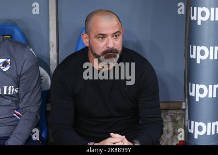 17. Oktober 2022, Genua, Ge, Italien: Italien, Genova, 17 2022. oktober: Dejan Stankovic (Sampdoria-Manager) sitzt während des Fußballspiels SAMPDORIA vs. AS ROMA auf der Bank, Serie A Tim 2022-2023 day10 Ferraris-Stadion (Bild: © Fabrizio Andrea Bertani/Pacific Press via ZUMA Press Wire) Stockfoto