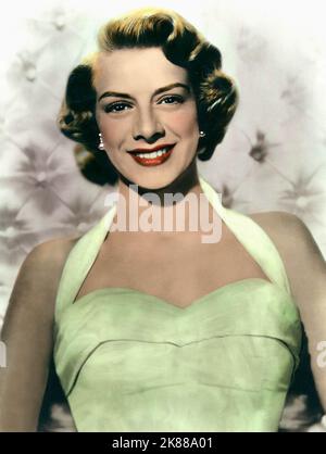 Rosemary Clooney Actress 01 May 1955 **WARNUNG** Dieses Foto ist nur für den redaktionellen Gebrauch bestimmt und unterliegt dem Copyright der Film Company und/oder des Fotografen, der von der Film- oder Produktionsfirma beauftragt wurde, und kann nur durch Publikationen im Zusammenhang mit der Bewerbung des oben genannten Films reproduziert werden. Eine obligatorische Gutschrift an die Filmgesellschaft ist erforderlich. Der Fotograf sollte auch bei Bekanntwerden des Fotos gutgeschrieben werden. Ohne schriftliche Genehmigung der Film Company kann keine kommerzielle Nutzung gewährt werden. Stockfoto