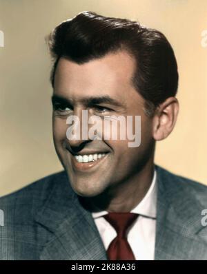 Stewart Granger Schauspieler 01. Mai 1948 **WARNUNG** Dieses Foto ist nur für den redaktionellen Gebrauch bestimmt und unterliegt dem Copyright der Filmgesellschaft und/oder des Fotografen, der von der Film- oder Produktionsgesellschaft beauftragt wurde, und kann nur durch Publikationen im Zusammenhang mit der Bewerbung des oben genannten Films reproduziert werden. Eine obligatorische Gutschrift an die Filmgesellschaft ist erforderlich. Der Fotograf sollte auch bei Bekanntwerden des Fotos gutgeschrieben werden. Ohne schriftliche Genehmigung der Film Company kann keine kommerzielle Nutzung gewährt werden. Stockfoto