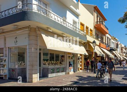 Geschäfte im Zentrum der Stadt in Rethymno oder Rethymnon ein Ferienort an der Küste von Nordkreta in Griechenland. Stockfoto