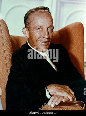 Bing Crosby Schauspieler, Singer & Dancer 01 May 1953 **WARNUNG** Dieses Foto ist nur für den redaktionellen Gebrauch bestimmt und unterliegt dem Copyright der Filmgesellschaft und/oder des Fotografen, der von der Film- oder Produktionsgesellschaft beauftragt wurde, und kann nur durch Publikationen im Zusammenhang mit der Bewerbung des oben genannten Films reproduziert werden. Eine obligatorische Gutschrift an die Filmgesellschaft ist erforderlich. Der Fotograf sollte auch bei Bekanntwerden des Fotos gutgeschrieben werden. Ohne schriftliche Genehmigung der Film Company kann keine kommerzielle Nutzung gewährt werden. Stockfoto