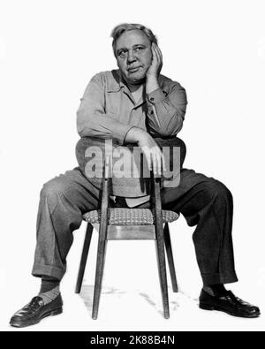 Charles Laughton Actor 01 May 1953 **WARNUNG** Dieses Foto ist nur für den redaktionellen Gebrauch bestimmt und unterliegt dem Copyright der Film Company und/oder des Fotografen, der von der Film- oder Produktionsfirma beauftragt wurde, und kann nur durch Publikationen im Zusammenhang mit der Bewerbung des oben genannten Films reproduziert werden. Eine obligatorische Gutschrift an die Filmgesellschaft ist erforderlich. Der Fotograf sollte auch bei Bekanntwerden des Fotos gutgeschrieben werden. Ohne schriftliche Genehmigung der Film Company kann keine kommerzielle Nutzung gewährt werden. Stockfoto