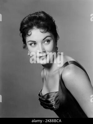 Andrea Martin Actress 01 May 1958 **WARNUNG** Dieses Foto ist nur für den redaktionellen Gebrauch bestimmt und unterliegt dem Copyright der Filmgesellschaft und/oder des Fotografen, der von der Film- oder Produktionsgesellschaft beauftragt wurde und darf nur durch Publikationen im Zusammenhang mit der Bewerbung des oben genannten Films reproduziert werden. Eine obligatorische Gutschrift an die Filmgesellschaft ist erforderlich. Der Fotograf sollte auch bei Bekanntwerden des Fotos gutgeschrieben werden. Ohne schriftliche Genehmigung der Film Company kann keine kommerzielle Nutzung gewährt werden. Stockfoto