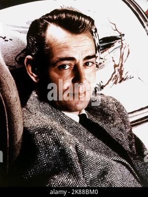 Alan Ladd Schauspieler 01. Mai 1955 **WARNUNG** Dieses Foto ist nur für redaktionelle Zwecke bestimmt und unterliegt dem Copyright der Film Company und/oder des Fotografen, der von der Film- oder Produktionsfirma beauftragt wurde, und kann nur durch Publikationen im Zusammenhang mit der Bewerbung des oben genannten Films reproduziert werden. Eine obligatorische Gutschrift an die Filmgesellschaft ist erforderlich. Der Fotograf sollte auch bei Bekanntwerden des Fotos gutgeschrieben werden. Ohne schriftliche Genehmigung der Film Company kann keine kommerzielle Nutzung gewährt werden. Stockfoto