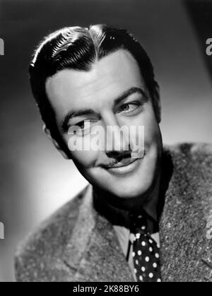 Robert Taylor Schauspieler 01. Mai 1941 **WARNUNG** Dieses Foto ist nur für redaktionelle Zwecke bestimmt und unterliegt dem Copyright der Film Company und/oder des Fotografen, der von der Film- oder Produktionsfirma beauftragt wurde, und kann nur durch Publikationen im Zusammenhang mit der Bewerbung des oben genannten Films reproduziert werden. Eine obligatorische Gutschrift an die Filmgesellschaft ist erforderlich. Der Fotograf sollte auch bei Bekanntwerden des Fotos gutgeschrieben werden. Ohne schriftliche Genehmigung der Film Company kann keine kommerzielle Nutzung gewährt werden. Stockfoto