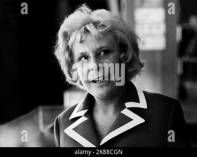 Leni Riefenstahl Film Director 01 May 1950 **WARNUNG** Dieses Foto ist nur für den redaktionellen Gebrauch bestimmt und unterliegt dem Copyright der Filmgesellschaft und/oder des Fotografen, der von der Film- oder Produktionsgesellschaft beauftragt wurde, und kann nur durch Publikationen im Zusammenhang mit der Bewerbung des oben genannten Films reproduziert werden. Eine obligatorische Gutschrift an die Filmgesellschaft ist erforderlich. Der Fotograf sollte auch bei Bekanntwerden des Fotos gutgeschrieben werden. Ohne schriftliche Genehmigung der Film Company kann keine kommerzielle Nutzung gewährt werden. Stockfoto