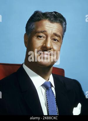 Don Ameche Actor 01. Mai 1958 **WARNUNG** dieses Foto ist nur für redaktionelle Zwecke bestimmt und unterliegt dem Urheberrecht der Film Company und/oder des von der Film- oder Produktionsgesellschaft beauftragten Fotografen und kann nur durch Veröffentlichungen in Verbindung mit der Werbung für den oben genannten Film reproduziert werden. Es ist eine obligatorische Gutschrift an die Filmgesellschaft erforderlich. Der Fotograf sollte ebenfalls angerechnet werden, wenn er bekannt ist. Ohne schriftliche Genehmigung der Film Company kann keine kommerzielle Nutzung gewährt werden. Stockfoto