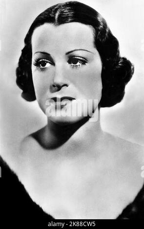 Kitty Carlisle Sängerin und Schauspielerin 01. Mai 1934 **WARNUNG** Dieses Foto ist nur für den redaktionellen Gebrauch bestimmt und unterliegt dem Copyright der Filmgesellschaft und/oder des Fotografen, der von der Film- oder Produktionsgesellschaft beauftragt wurde, und kann nur durch Publikationen im Zusammenhang mit der Bewerbung des oben genannten Films reproduziert werden. Eine obligatorische Gutschrift an die Filmgesellschaft ist erforderlich. Der Fotograf sollte auch bei Bekanntwerden des Fotos gutgeschrieben werden. Ohne schriftliche Genehmigung der Film Company kann keine kommerzielle Nutzung gewährt werden. Stockfoto