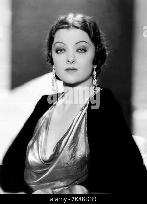 Myrna Loy Actress 01 May 1933 **WARNUNG** Dieses Foto ist nur für den redaktionellen Gebrauch bestimmt und unterliegt dem Copyright der Film Company und/oder des Fotografen, der von der Film- oder Produktionsfirma beauftragt wurde und kann nur durch Publikationen im Zusammenhang mit der Bewerbung des oben genannten Films reproduziert werden. Eine obligatorische Gutschrift an die Filmgesellschaft ist erforderlich. Der Fotograf sollte auch bei Bekanntwerden des Fotos gutgeschrieben werden. Ohne schriftliche Genehmigung der Film Company kann keine kommerzielle Nutzung gewährt werden. Stockfoto